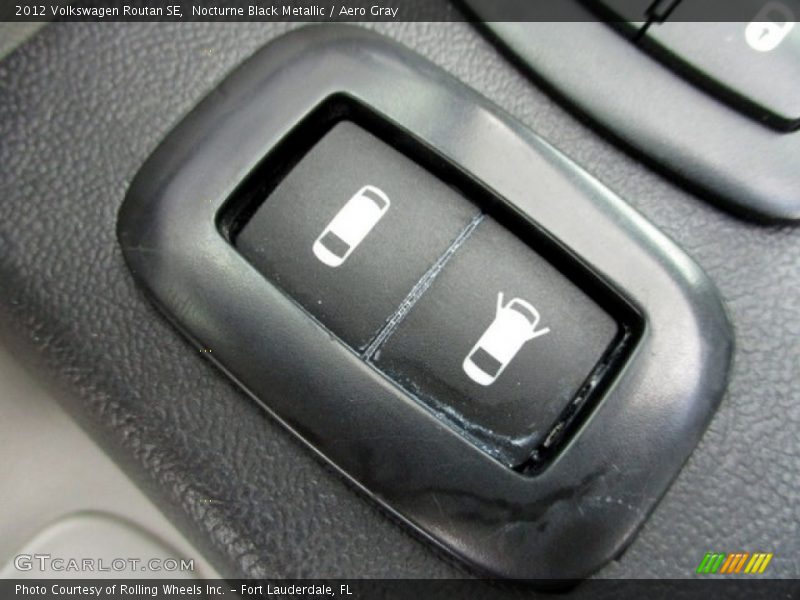 Nocturne Black Metallic / Aero Gray 2012 Volkswagen Routan SE