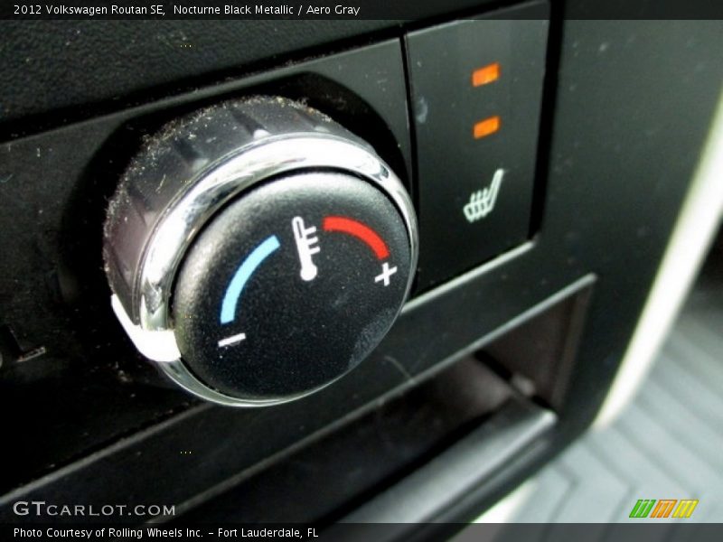 Nocturne Black Metallic / Aero Gray 2012 Volkswagen Routan SE