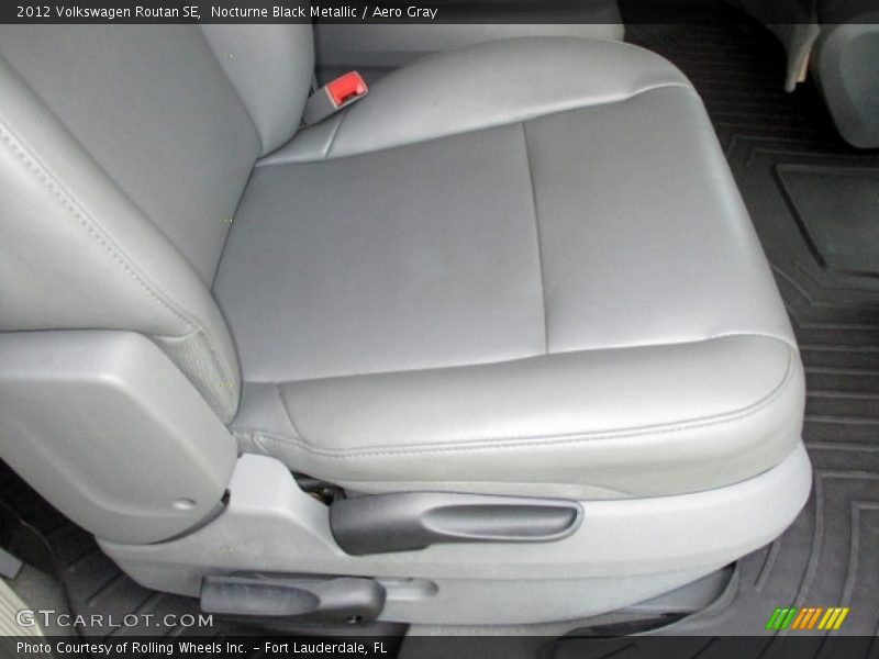 Nocturne Black Metallic / Aero Gray 2012 Volkswagen Routan SE