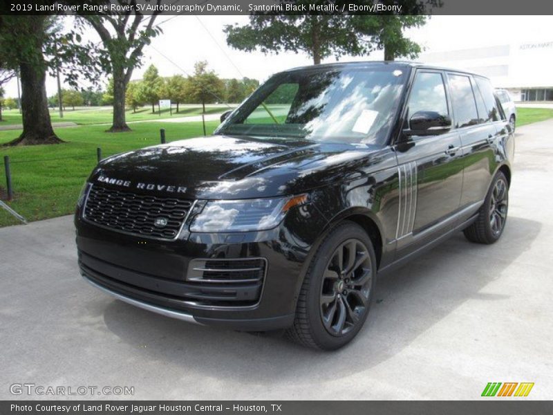 Front 3/4 View of 2019 Range Rover SVAutobiography Dynamic