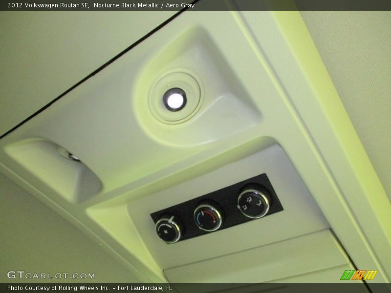Nocturne Black Metallic / Aero Gray 2012 Volkswagen Routan SE