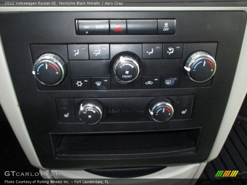 Nocturne Black Metallic / Aero Gray 2012 Volkswagen Routan SE