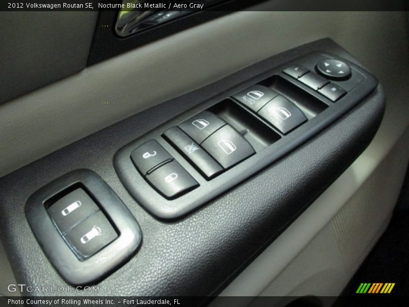 Nocturne Black Metallic / Aero Gray 2012 Volkswagen Routan SE