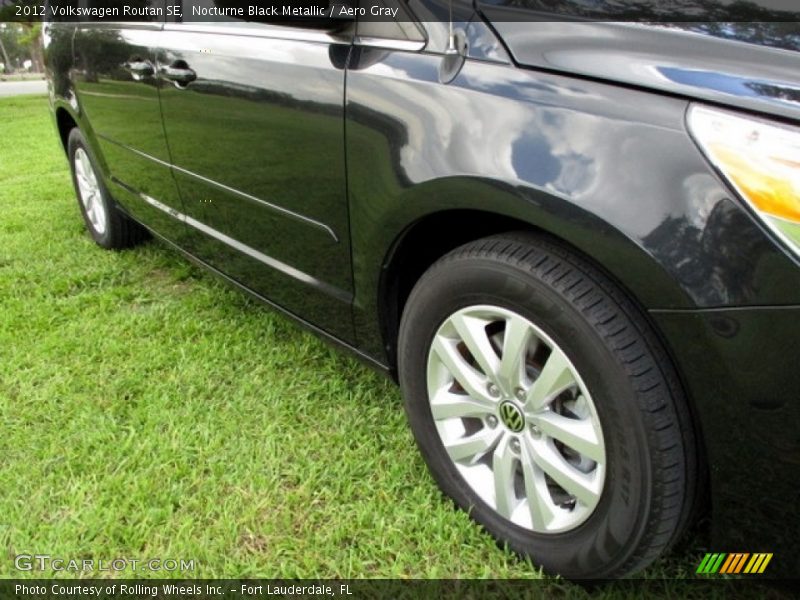 Nocturne Black Metallic / Aero Gray 2012 Volkswagen Routan SE