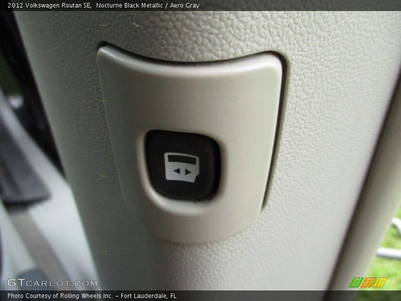 Nocturne Black Metallic / Aero Gray 2012 Volkswagen Routan SE