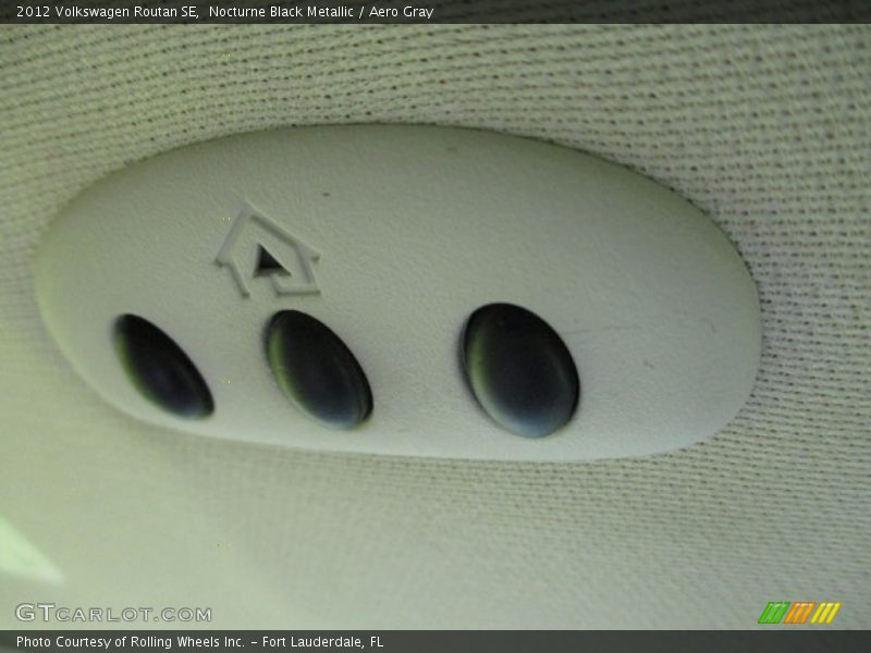Nocturne Black Metallic / Aero Gray 2012 Volkswagen Routan SE