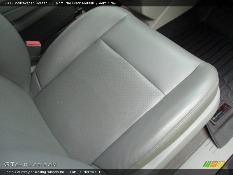 Nocturne Black Metallic / Aero Gray 2012 Volkswagen Routan SE