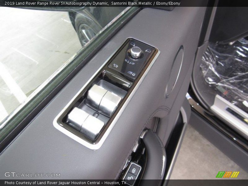 Controls of 2019 Range Rover SVAutobiography Dynamic