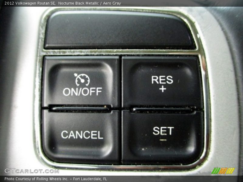 Nocturne Black Metallic / Aero Gray 2012 Volkswagen Routan SE