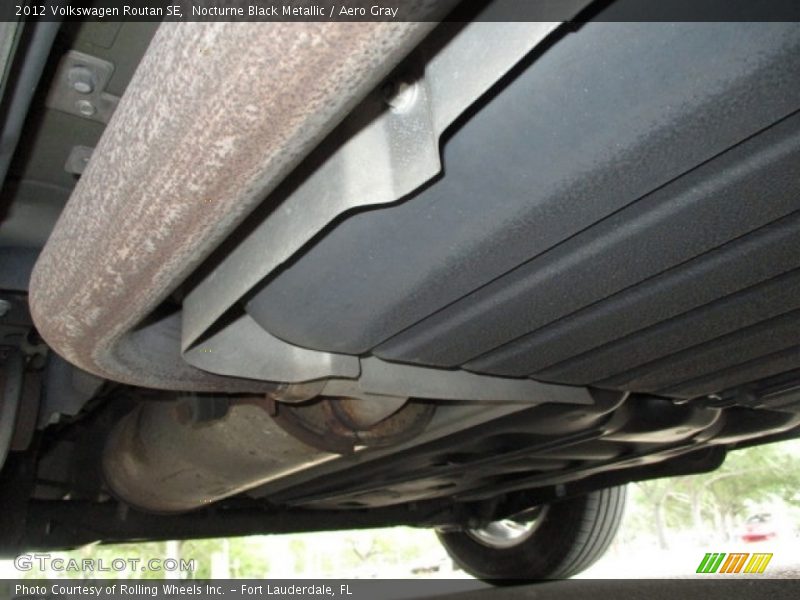 Nocturne Black Metallic / Aero Gray 2012 Volkswagen Routan SE