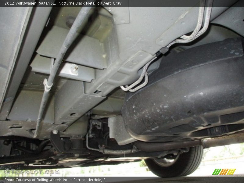 Nocturne Black Metallic / Aero Gray 2012 Volkswagen Routan SE