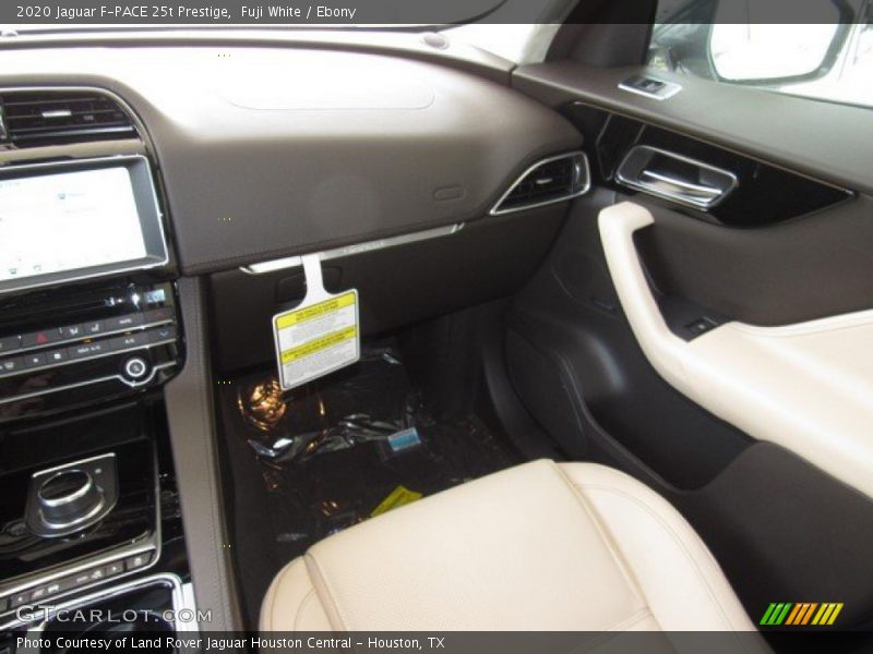 Fuji White / Ebony 2020 Jaguar F-PACE 25t Prestige