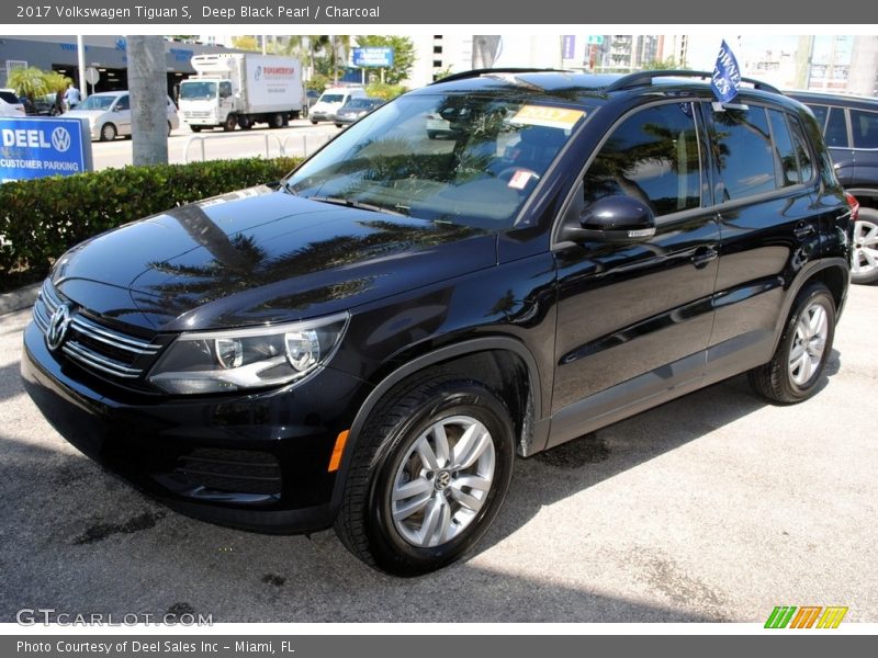 Deep Black Pearl / Charcoal 2017 Volkswagen Tiguan S