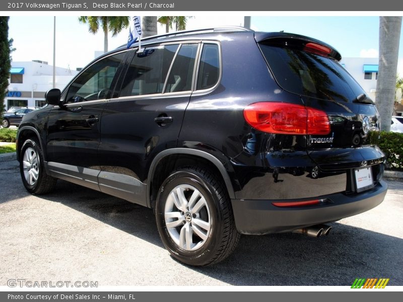 Deep Black Pearl / Charcoal 2017 Volkswagen Tiguan S