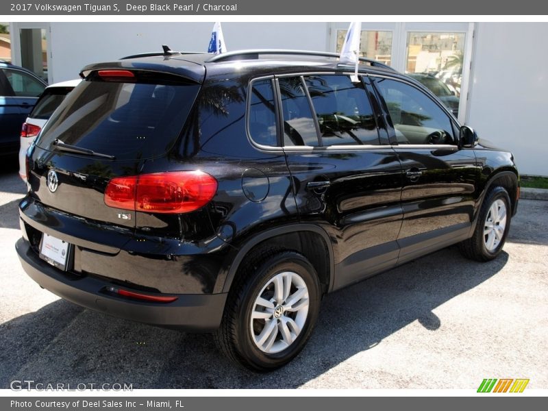Deep Black Pearl / Charcoal 2017 Volkswagen Tiguan S