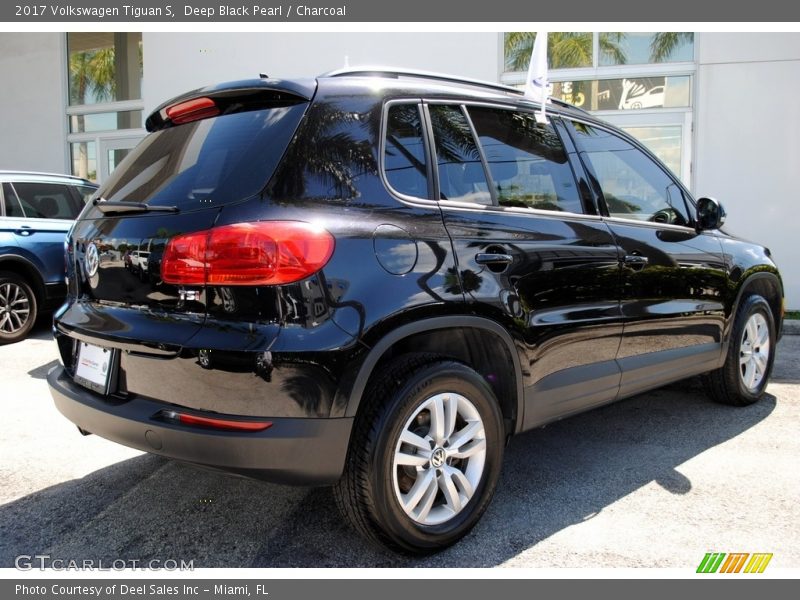Deep Black Pearl / Charcoal 2017 Volkswagen Tiguan S