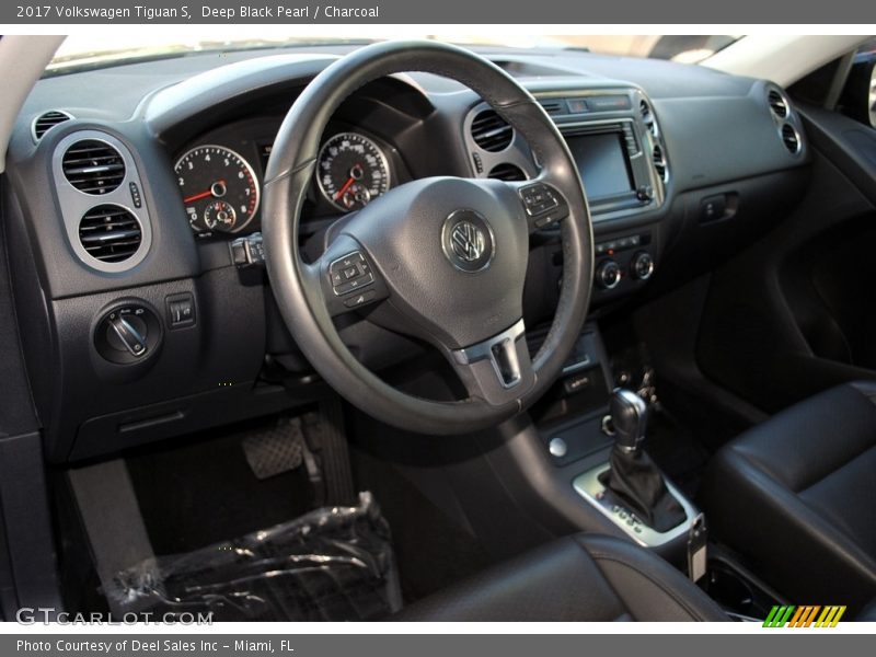 Deep Black Pearl / Charcoal 2017 Volkswagen Tiguan S