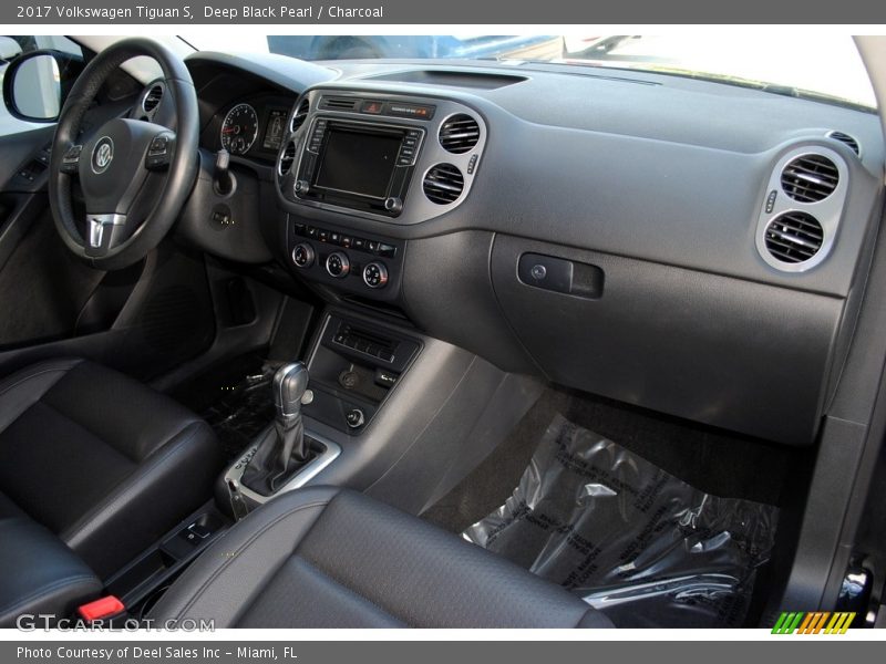 Deep Black Pearl / Charcoal 2017 Volkswagen Tiguan S