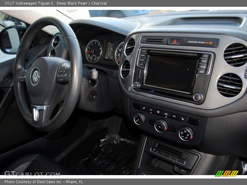 Deep Black Pearl / Charcoal 2017 Volkswagen Tiguan S