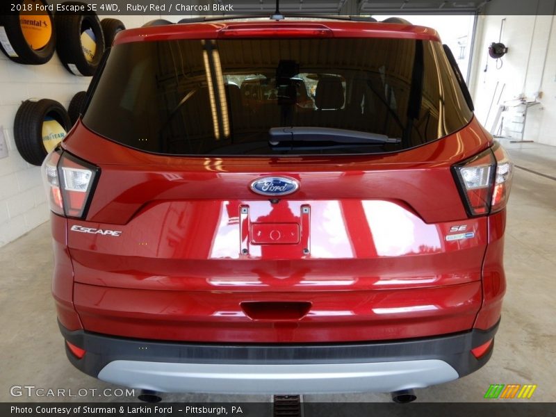 Ruby Red / Charcoal Black 2018 Ford Escape SE 4WD