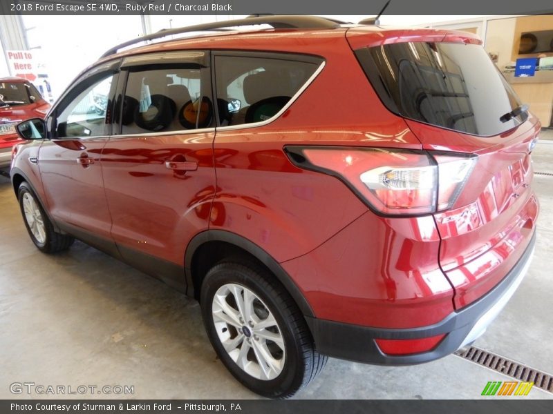 Ruby Red / Charcoal Black 2018 Ford Escape SE 4WD