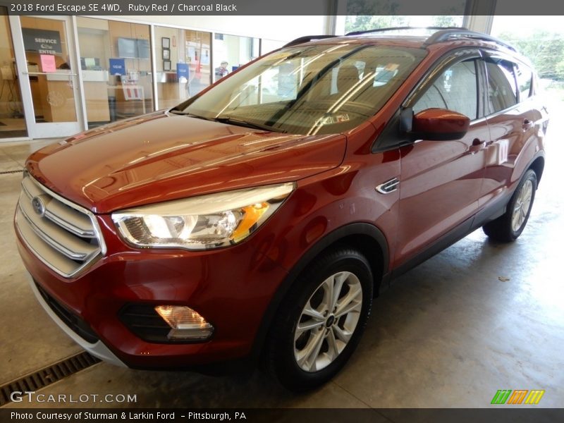 Ruby Red / Charcoal Black 2018 Ford Escape SE 4WD
