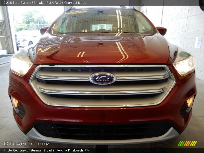 Ruby Red / Charcoal Black 2018 Ford Escape SE 4WD