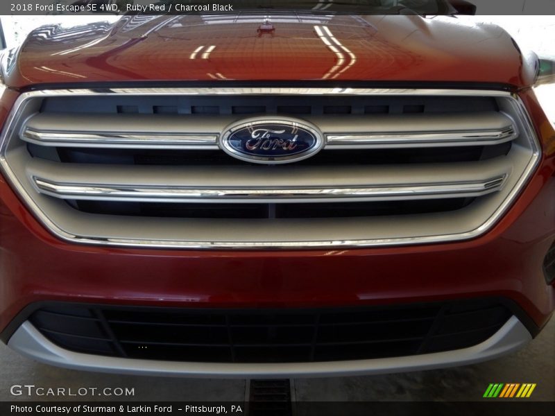 Ruby Red / Charcoal Black 2018 Ford Escape SE 4WD