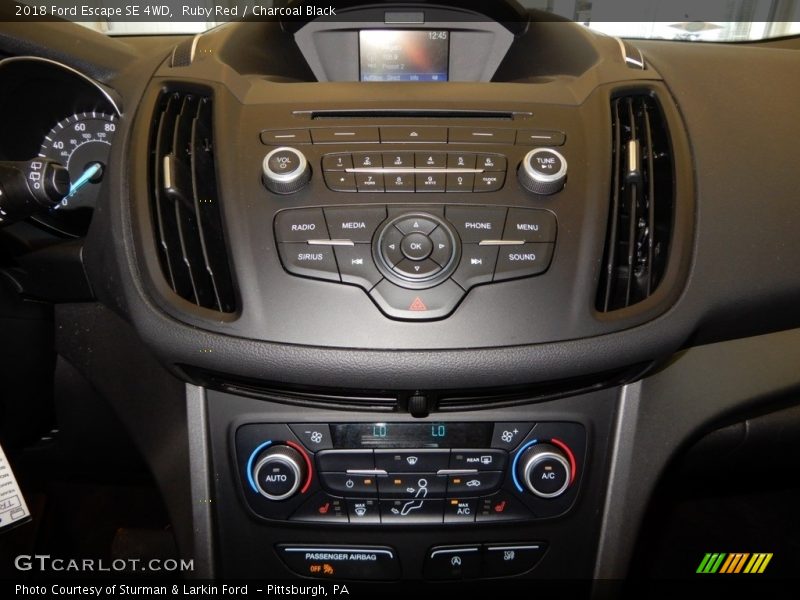 Ruby Red / Charcoal Black 2018 Ford Escape SE 4WD