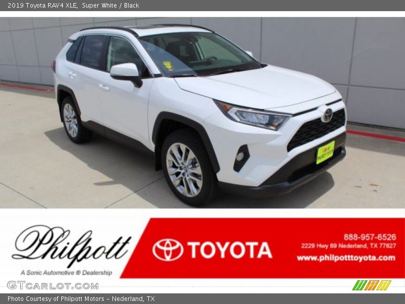 Super White / Black 2019 Toyota RAV4 XLE