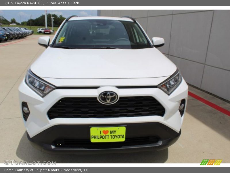 Super White / Black 2019 Toyota RAV4 XLE
