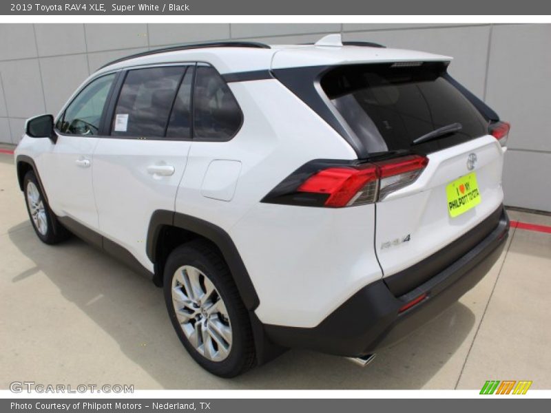 Super White / Black 2019 Toyota RAV4 XLE