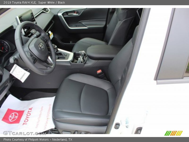 Super White / Black 2019 Toyota RAV4 XLE