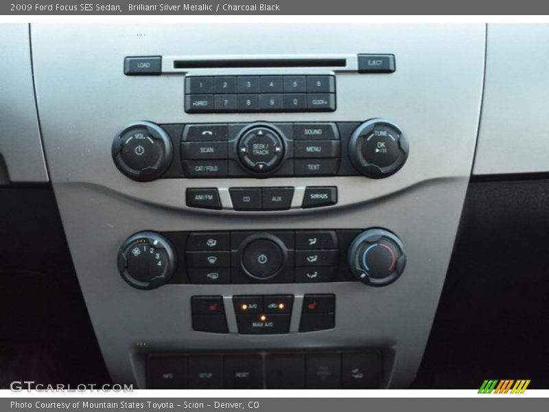 Brilliant Silver Metallic / Charcoal Black 2009 Ford Focus SES Sedan