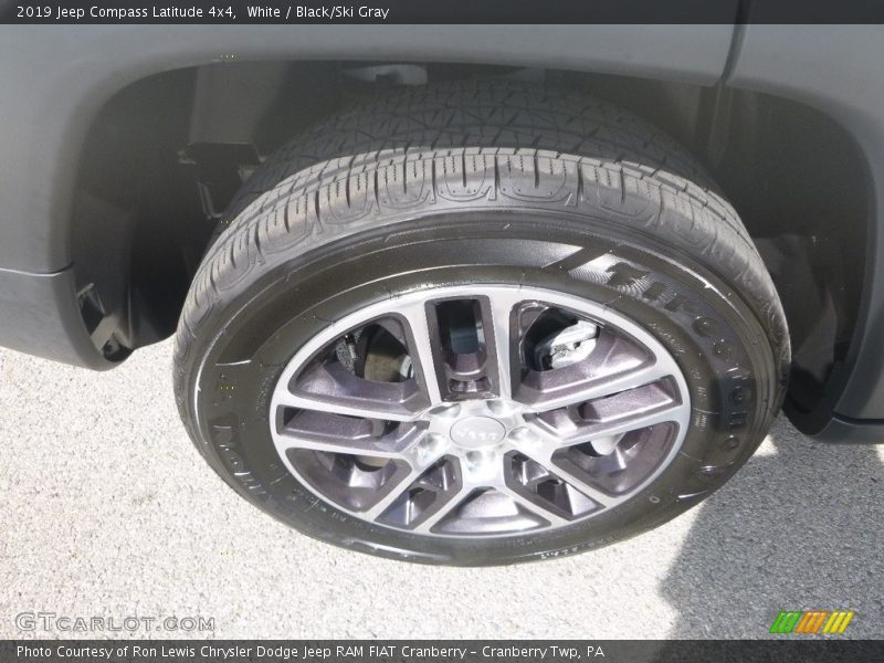 White / Black/Ski Gray 2019 Jeep Compass Latitude 4x4