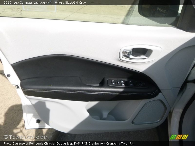 White / Black/Ski Gray 2019 Jeep Compass Latitude 4x4