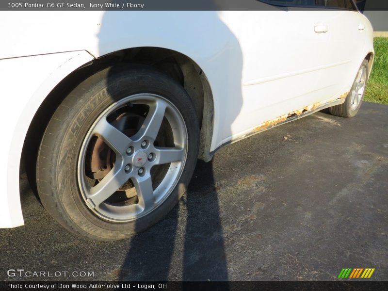 Ivory White / Ebony 2005 Pontiac G6 GT Sedan