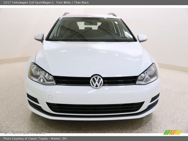 Pure White / Titan Black 2017 Volkswagen Golf SportWagen S