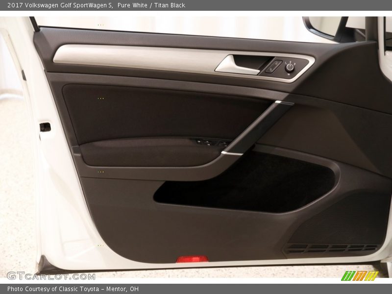 Door Panel of 2017 Golf SportWagen S