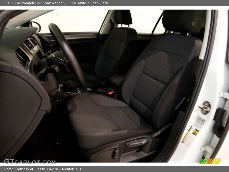 Pure White / Titan Black 2017 Volkswagen Golf SportWagen S