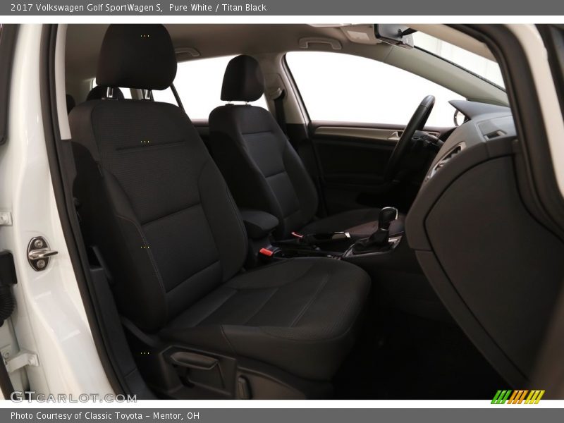 Pure White / Titan Black 2017 Volkswagen Golf SportWagen S