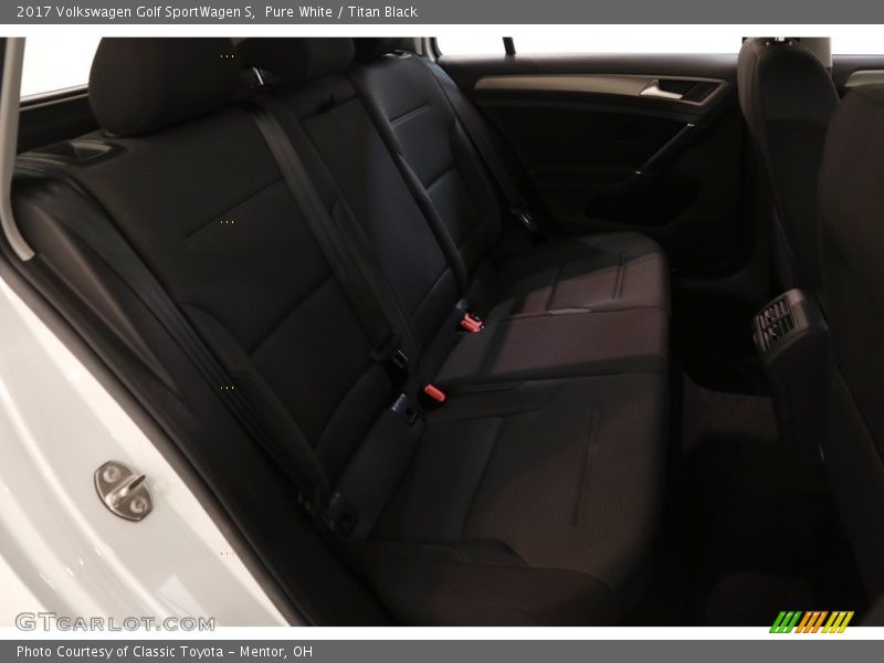 Pure White / Titan Black 2017 Volkswagen Golf SportWagen S