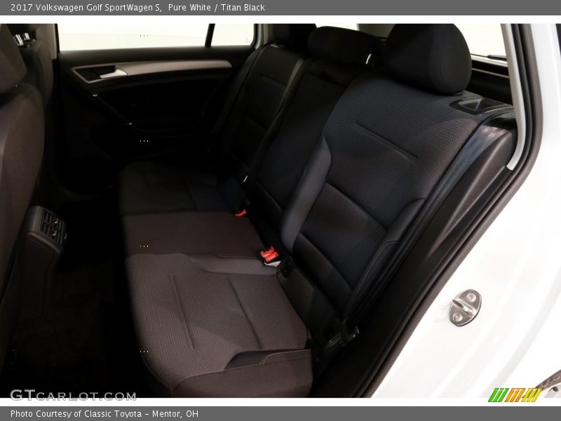 Pure White / Titan Black 2017 Volkswagen Golf SportWagen S
