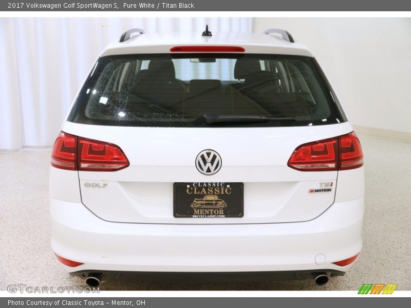 Pure White / Titan Black 2017 Volkswagen Golf SportWagen S