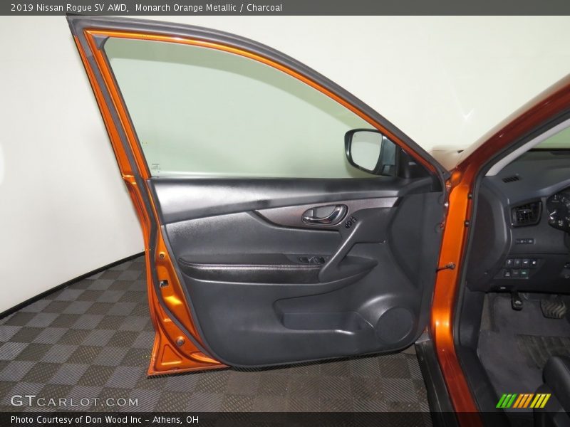 Monarch Orange Metallic / Charcoal 2019 Nissan Rogue SV AWD