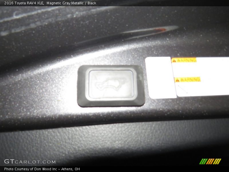 Magnetic Gray Metallic / Black 2016 Toyota RAV4 XLE