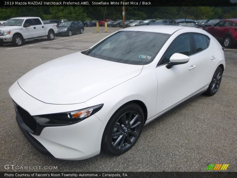 Front 3/4 View of 2019 MAZDA3 Hatchback Preferred AWD