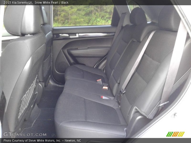 Snow White Pearl / Black 2015 Kia Sorento LX