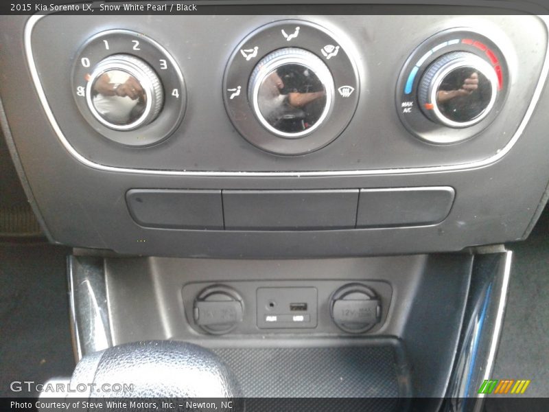 Snow White Pearl / Black 2015 Kia Sorento LX