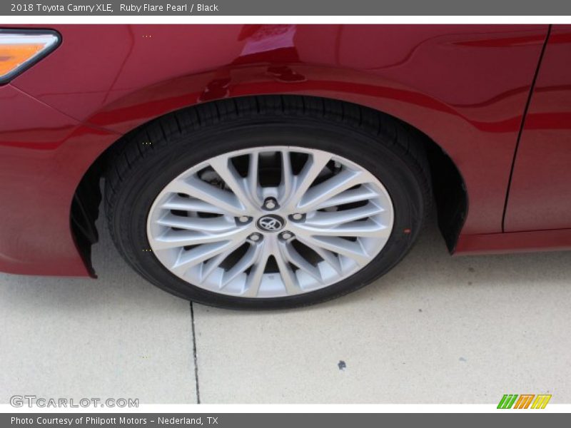 Ruby Flare Pearl / Black 2018 Toyota Camry XLE